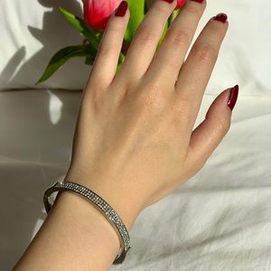 💎 BNWT Ann Taylor Silver Hinged Pave Diamond Bangle